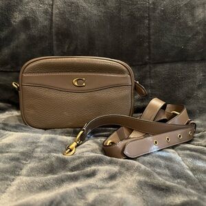 Original one owner coach crossbody/shoulder bag
Excellent condition